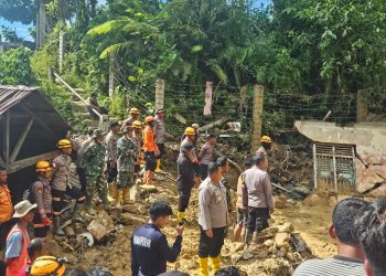Kapolres Sibolga Turut Mencari Korban Longsor