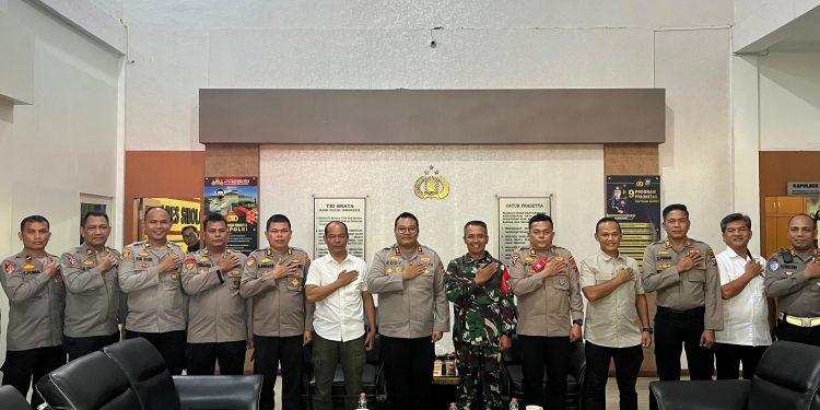 Kapolres Sibolga Dan PJU Polres Sibolga Sambut Kunjungan Danrem 023/KS, Ke Mako Polres Sibolga.