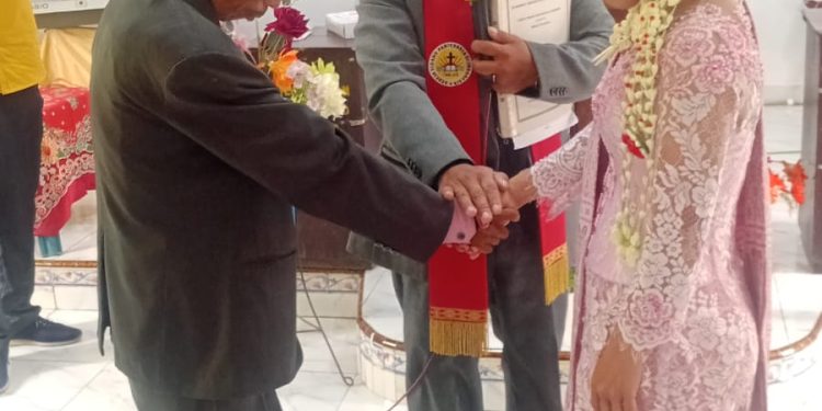 Pemberkatan Pernikahan Togu Hasintongan Panjaitan & Rebeka Manurung Berlangsung dengan Hikmah