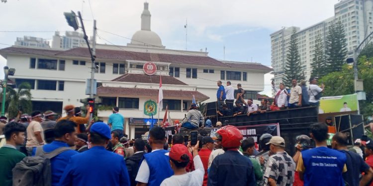 Aksi Ribuan Massa, Protes tentang Surat Edaran Wali Kota Medan