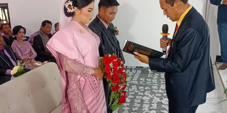Pemberkatakan Nikah Kudus  Robert  Redo Tampubolon